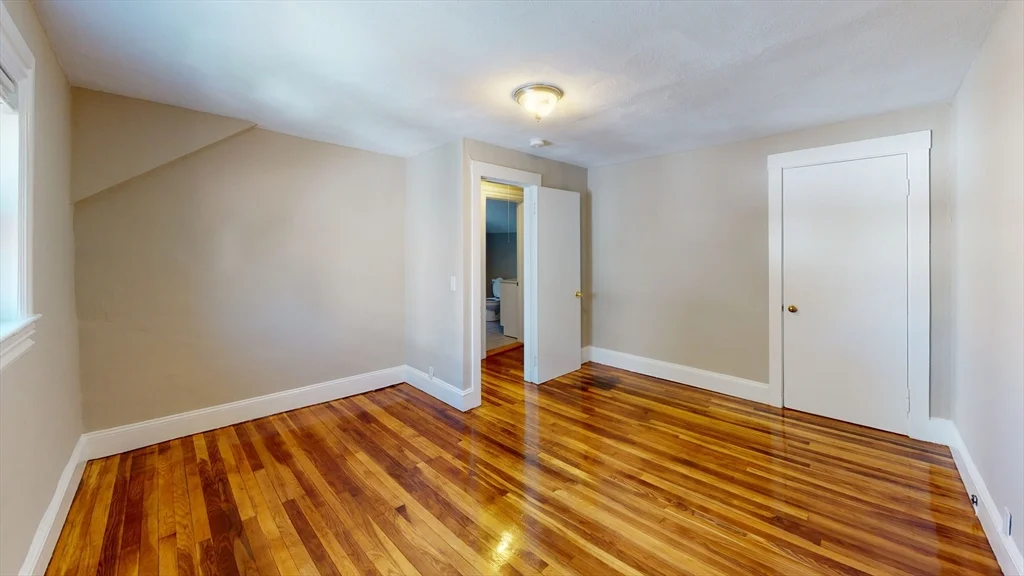 3 bed, 1 bath apartment for rent at 18-20 Kelley Ct Unit 18, Brighton — photo 6 of 9