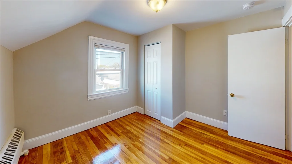 3 bed, 1 bath apartment for rent at 18-20 Kelley Ct Unit 18, Brighton — photo 4 of 9
