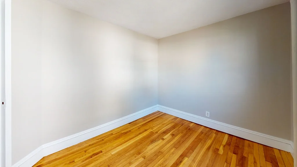 3 bed, 1 bath apartment for rent at 18-20 Kelley Ct Unit 18, Brighton — photo 5 of 9