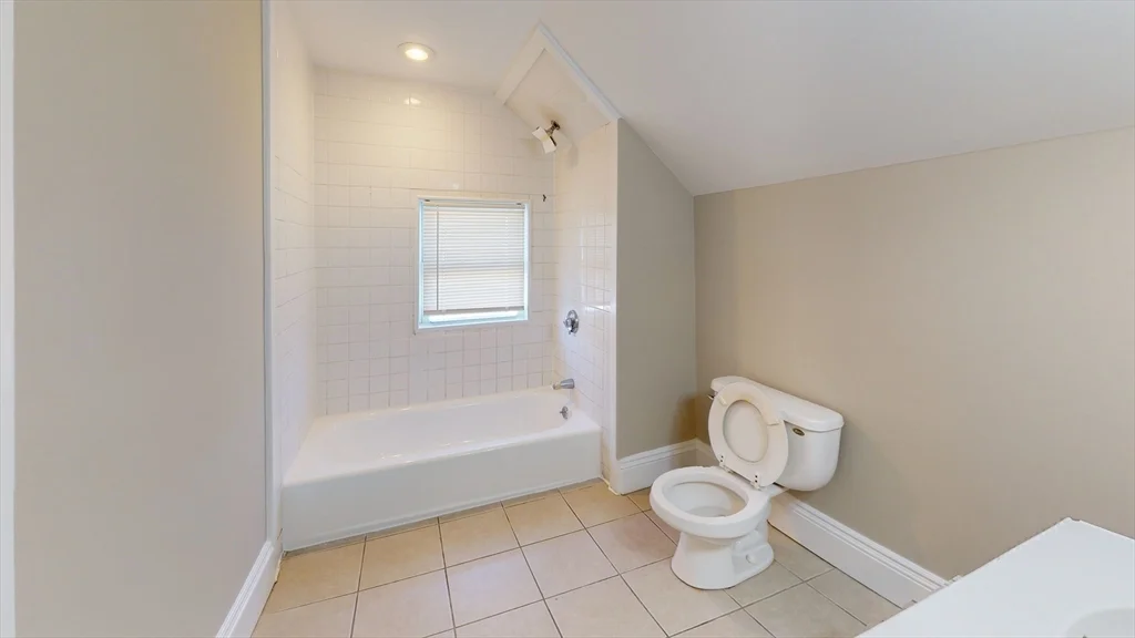 3 bed, 1 bath apartment for rent at 18-20 Kelley Ct Unit 18, Brighton — photo 8 of 9