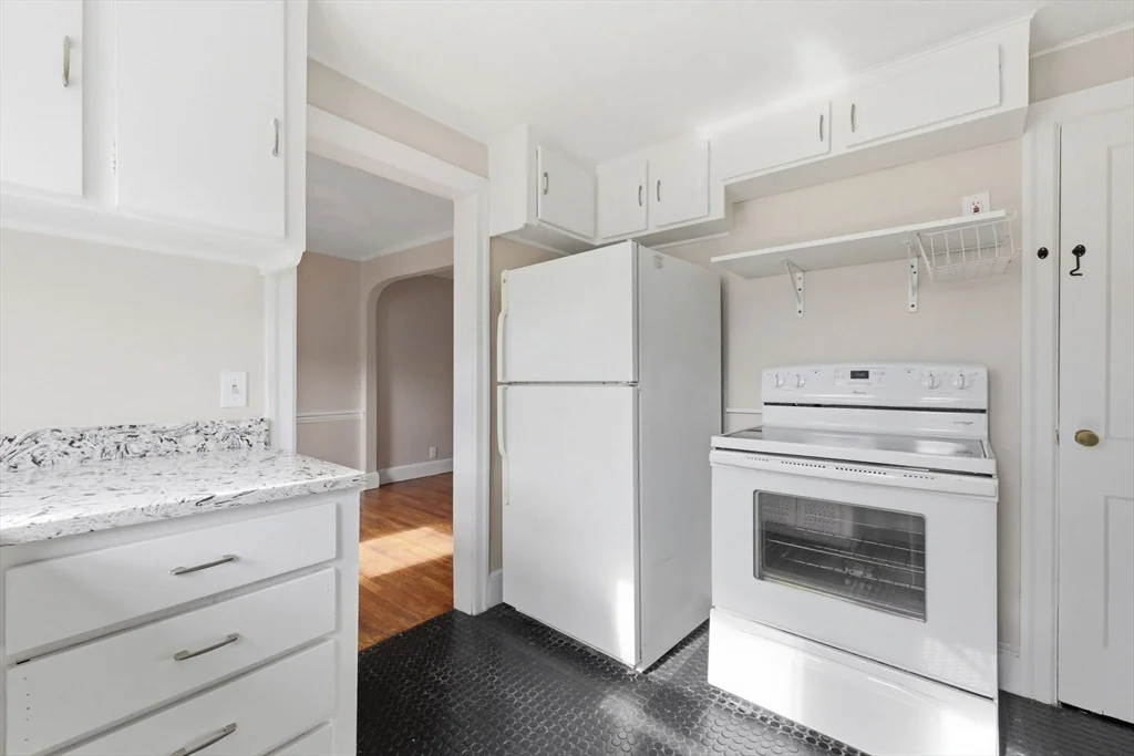 2 bed, 1 bath apartment for rent at 18-20 Payne Rd Unit 20, Newton — photo 6 of 13
