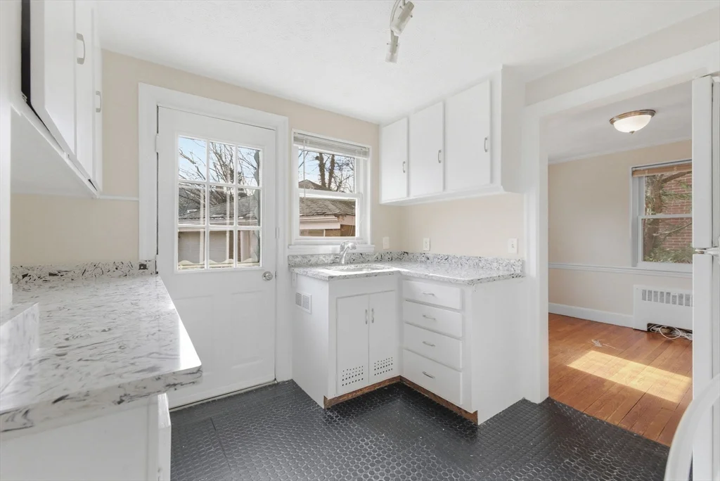 2 bed, 1 bath apartment for rent at 18-20 Payne Rd Unit 20, Newton — photo 7 of 13