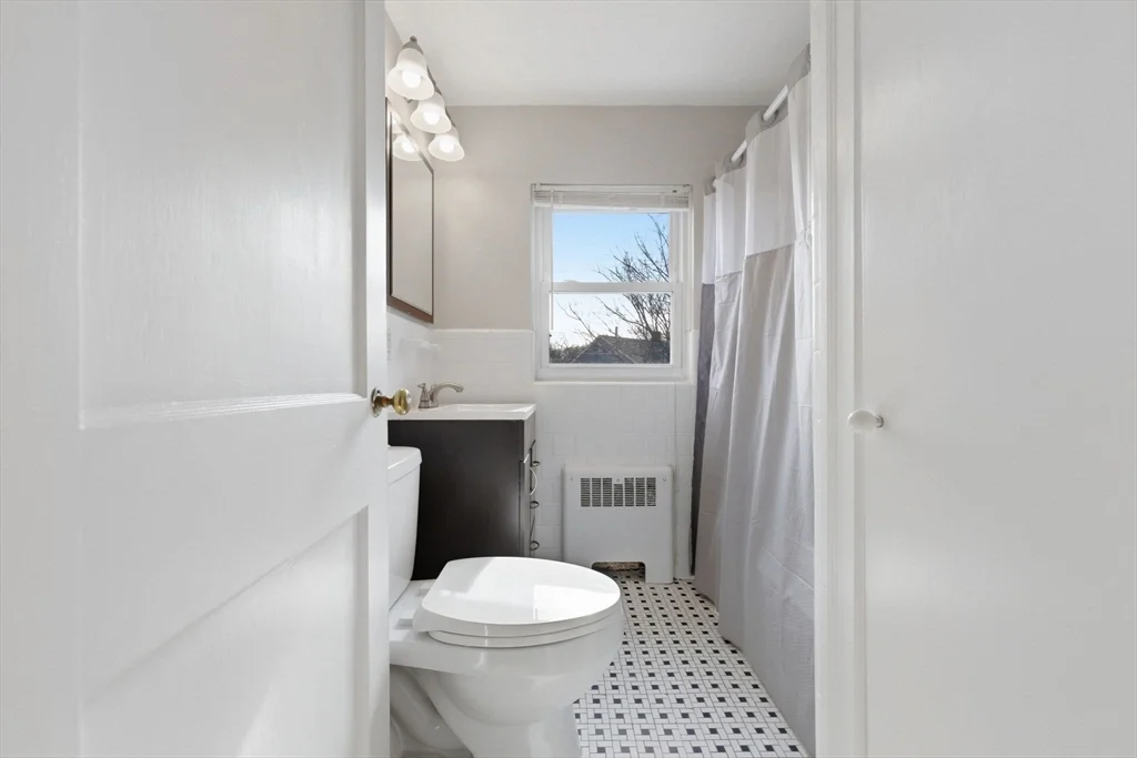2 bed, 1 bath apartment for rent at 18-20 Payne Rd Unit 20, Newton — photo 3 of 13