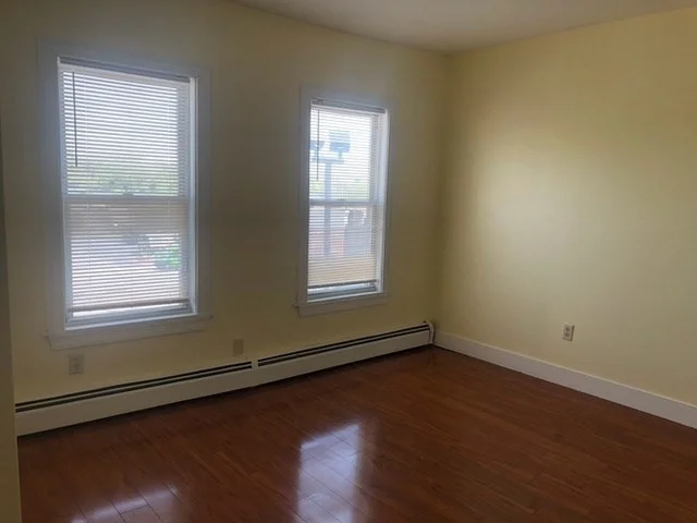 3 bed, 1 bath apartment for rent at 18 A Unit 2, Lowell — photo 9 of 12
