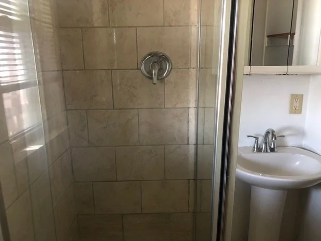3 bed, 1 bath apartment for rent at 18 A Unit 2, Lowell — photo 7 of 12