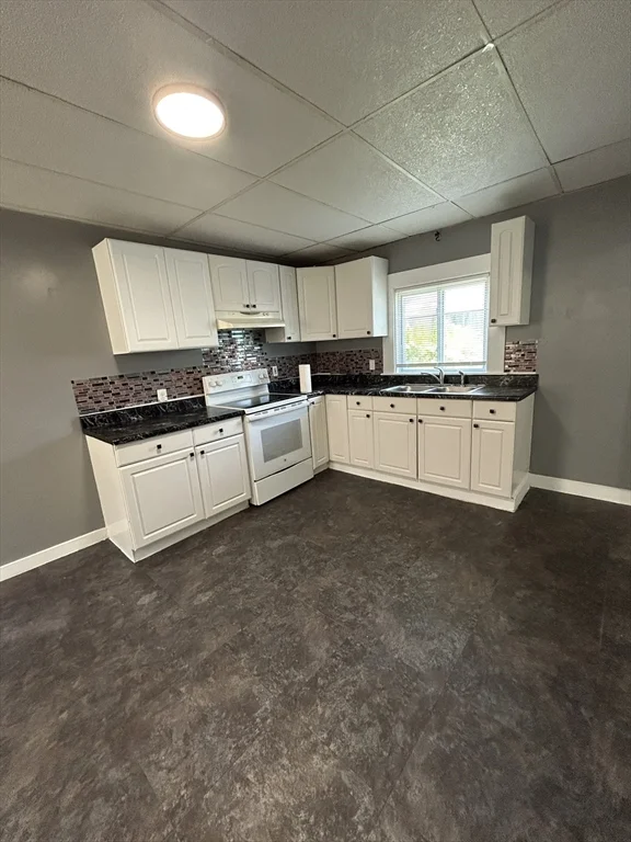 4 bed, 1 bath apartment for rent at 18 Adams St Unit 1, Taunton — photo 4 of 7