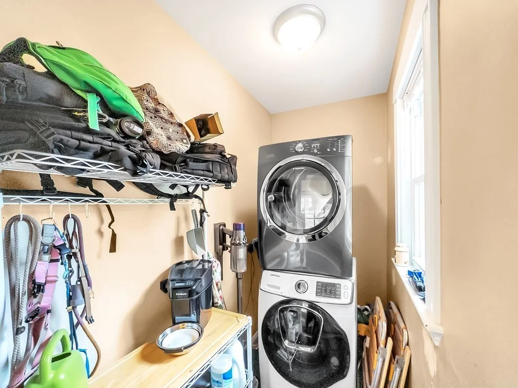 3 bed, 1 bath apartment for rent at 18 Alberta St, West Roxbury — photo 4 of 32