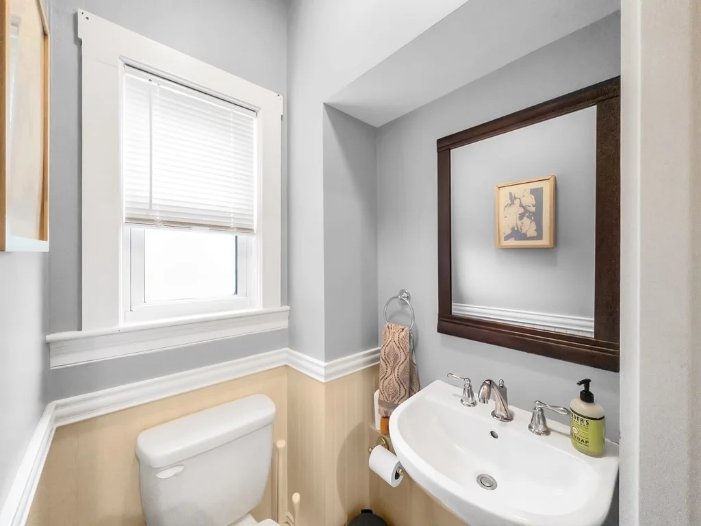 3 bed, 1 bath apartment for rent at 18 Alberta St, West Roxbury — photo 13 of 32