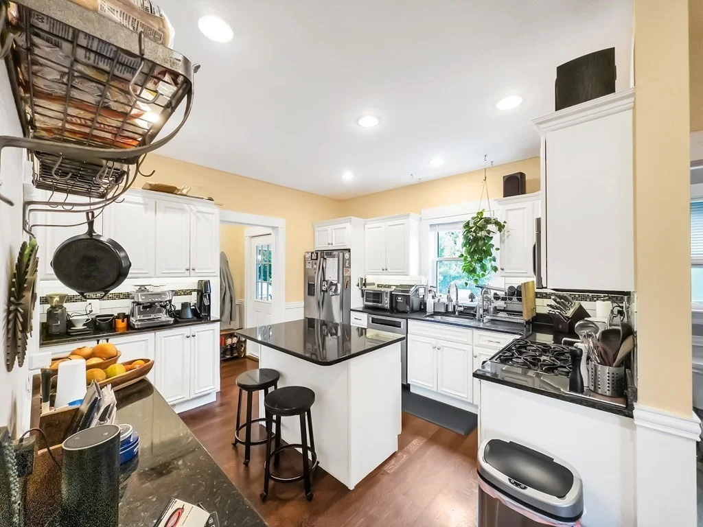 3 bed, 1 bath apartment for rent at 18 Alberta St, West Roxbury — photo 5 of 32