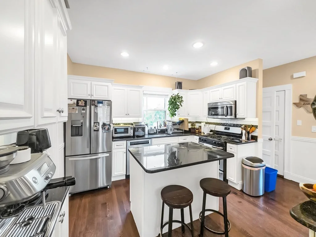3 bed, 1 bath apartment for rent at 18 Alberta St, West Roxbury — photo 3 of 32