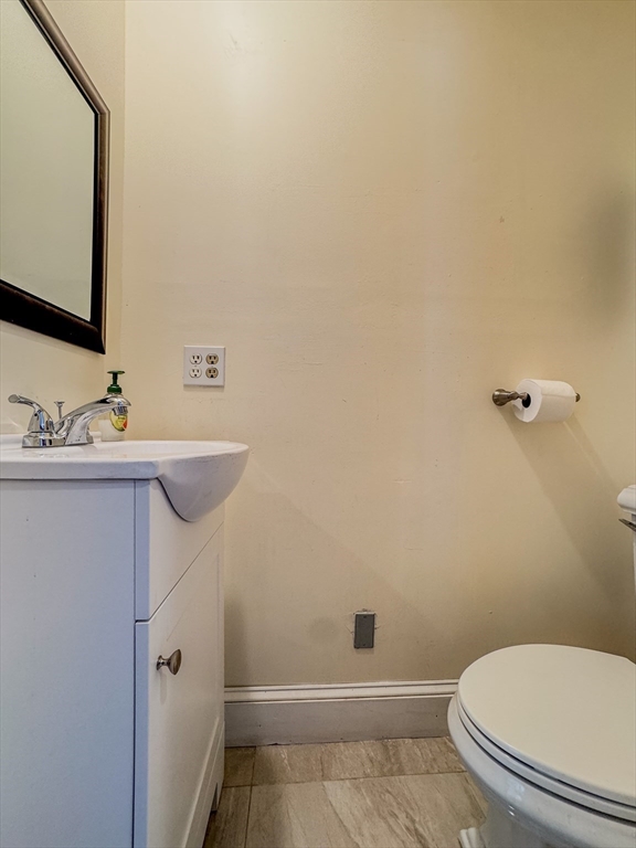 3 bed, 1.5 bath apartment for rent at 18 Albion Rd Unit 1, Quincy — photo 4 of 13