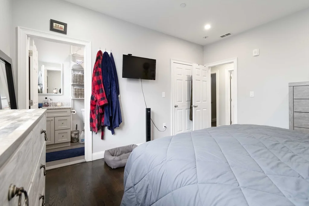 3 bed, 2 bath apartment for rent at 18 Albion St Unit 2, Roxbury — photo 5 of 9