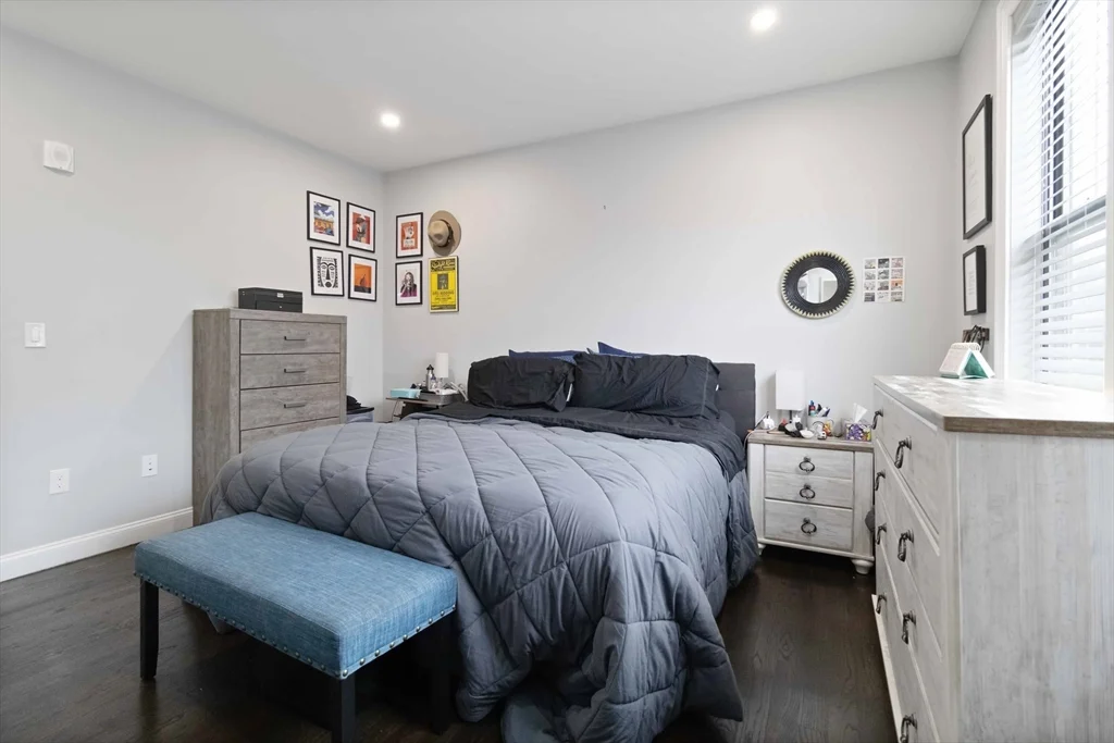 3 bed, 2 bath apartment for rent at 18 Albion St Unit 2, Roxbury — photo 4 of 9
