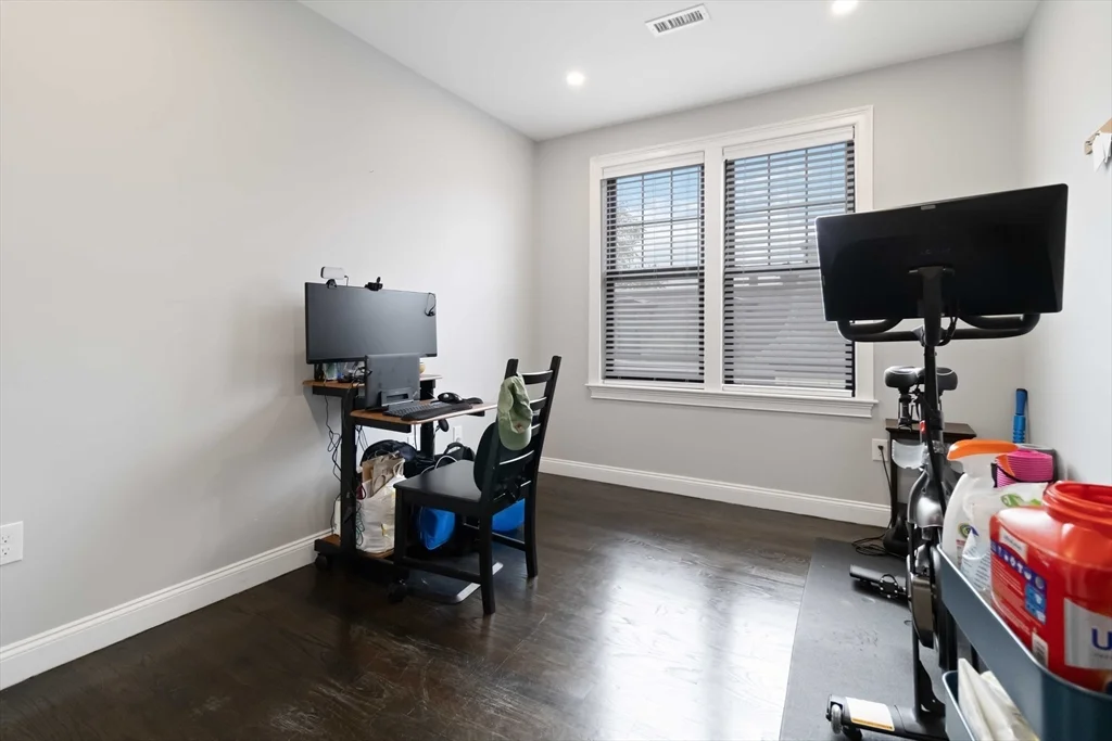 3 bed, 2 bath apartment for rent at 18 Albion St Unit 2, Roxbury — photo 6 of 9