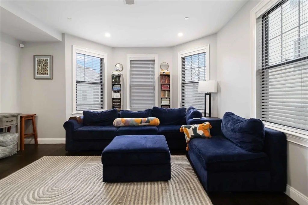 3 bed, 2 bath apartment for rent at 18 Albion St Unit 2, Roxbury — photo 3 of 9