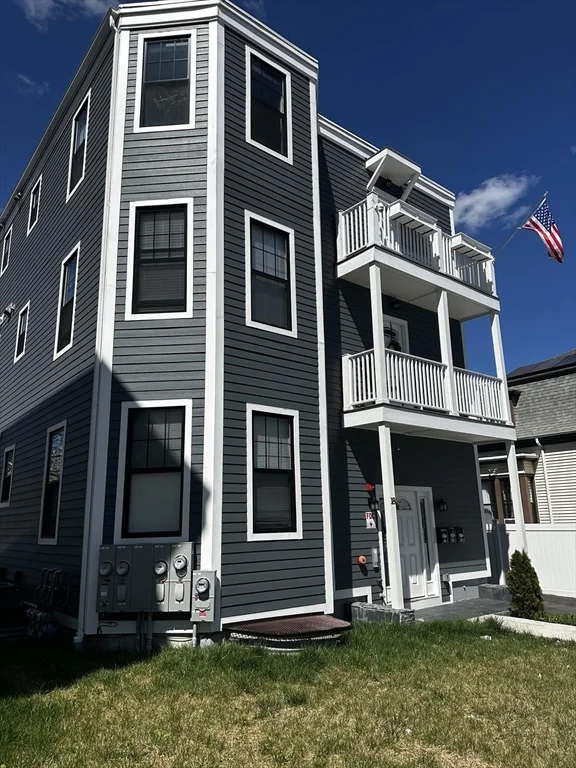 3 bed, 1 bath apartment for rent at 18 Albion St Unit 4, Roxbury — photo 2 of 16