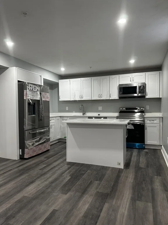 3 bed, 1 bath apartment for rent at 18 Albion St Unit 4, Roxbury — photo 3 of 16
