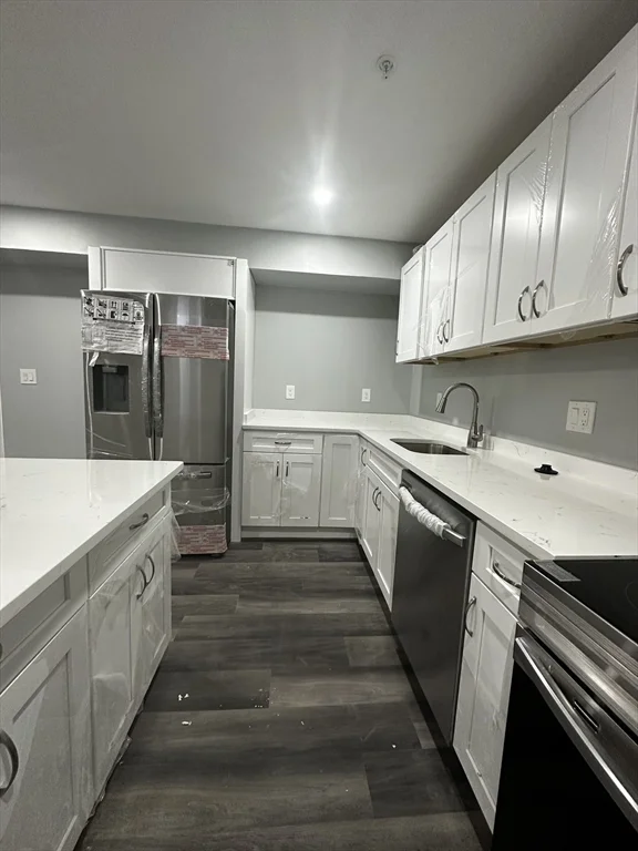 3 bed, 1 bath apartment for rent at 18 Albion St Unit 4, Roxbury — photo 4 of 16