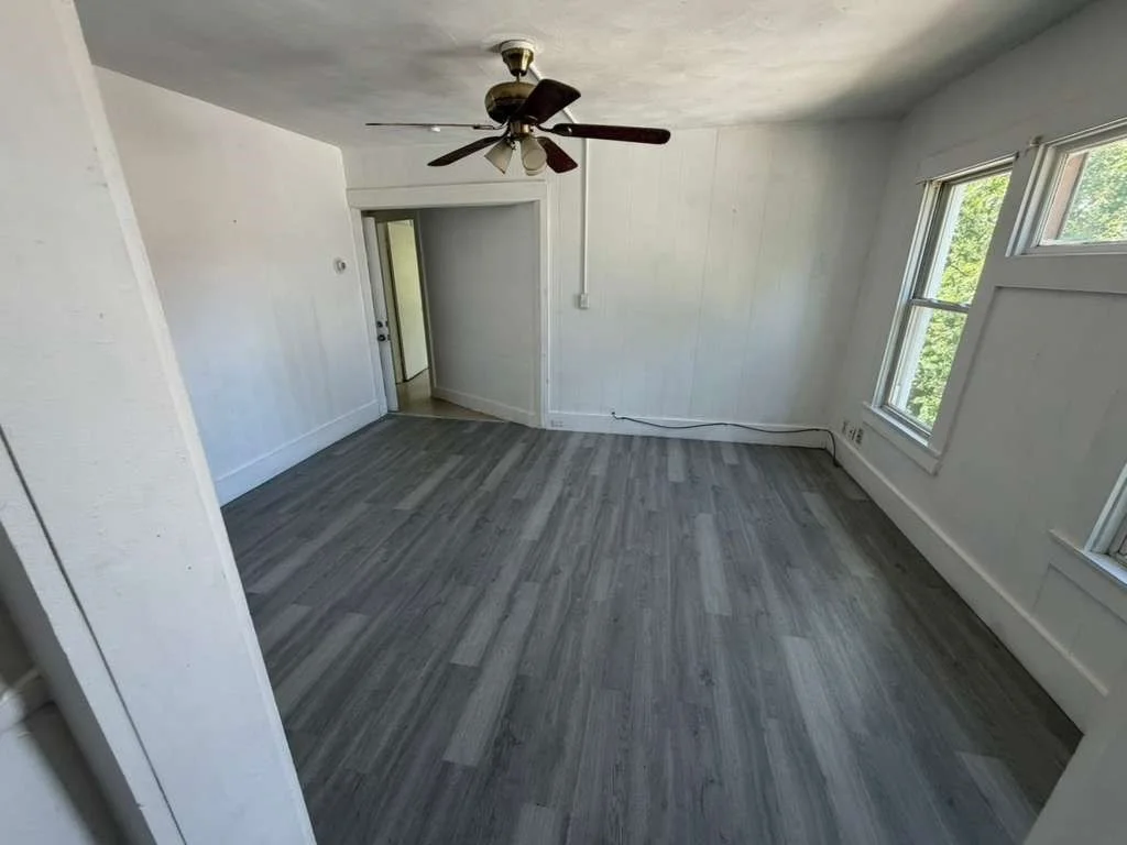 3 bed, 1 bath apartment for rent at 18 Alderman St Unit 3, Springfield — photo 3 of 4