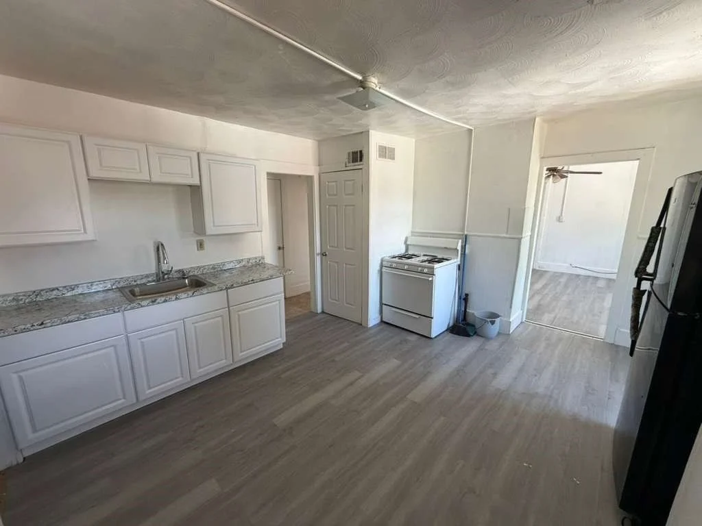 3 bed, 1 bath apartment for rent at 18 Alderman St Unit 3, Springfield — photo 1 of 4