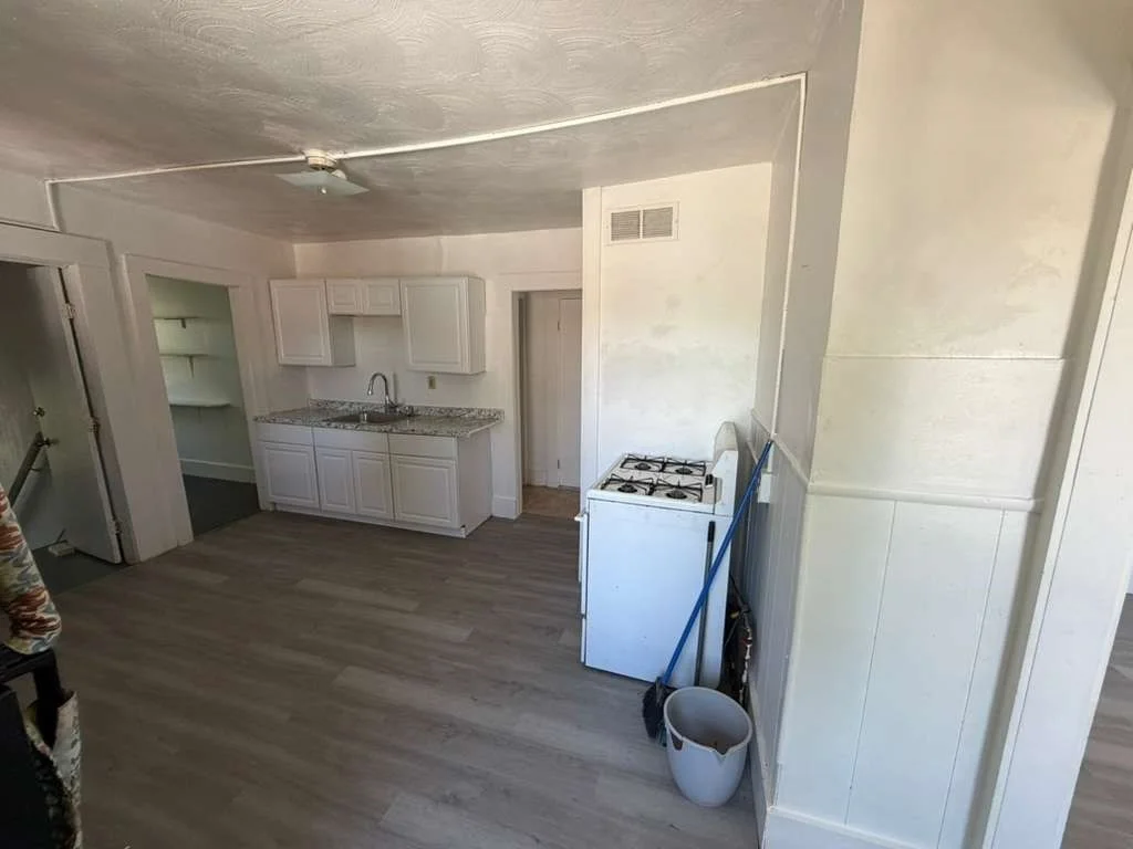 3 bed, 1 bath apartment for rent at 18 Alderman St Unit 3, Springfield — photo 2 of 4