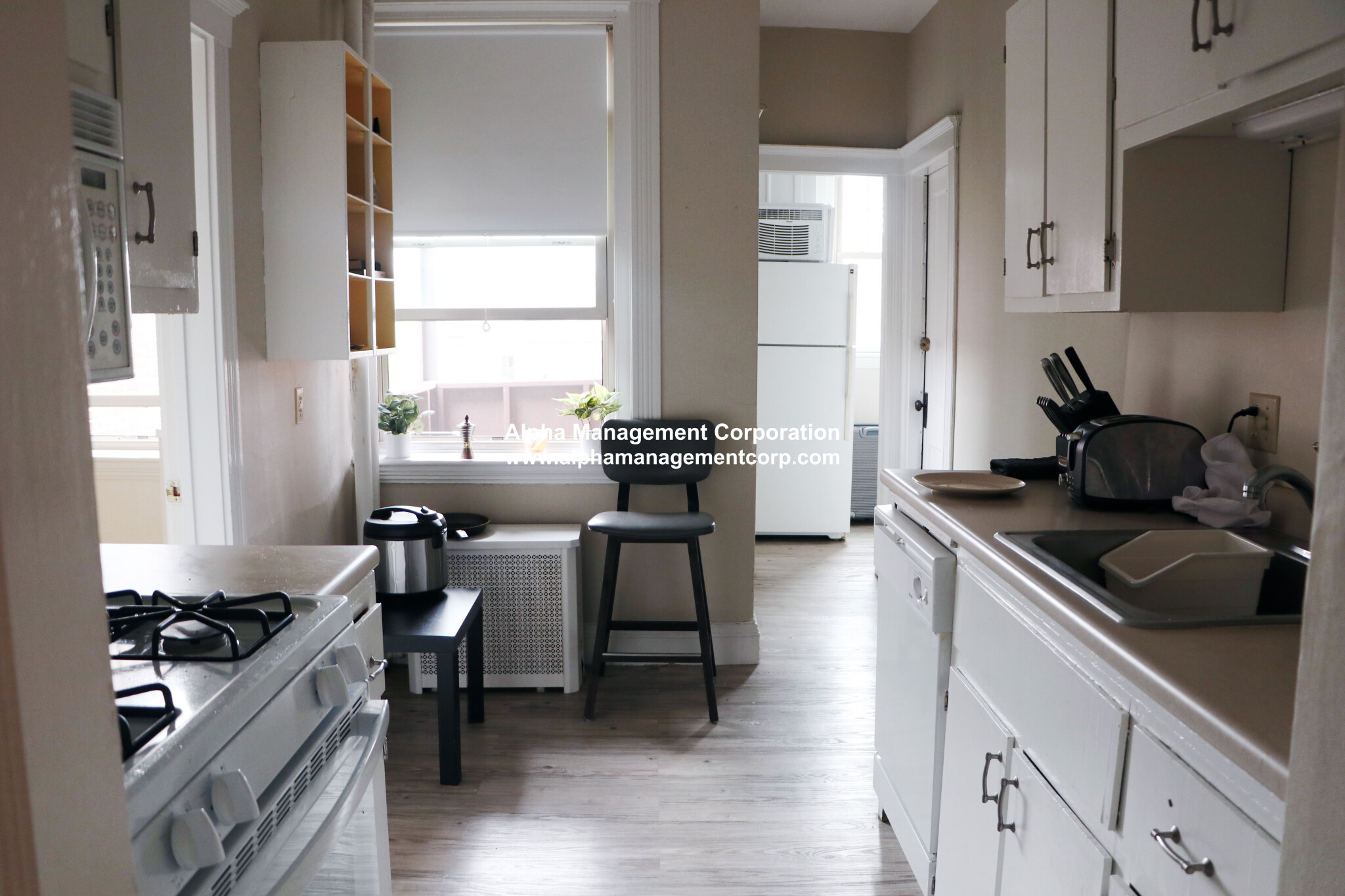 3 bed, 1 bath apartment for rent at 18 Alton Pl Unit 5, Coolidge Corner — photo 3 of 5