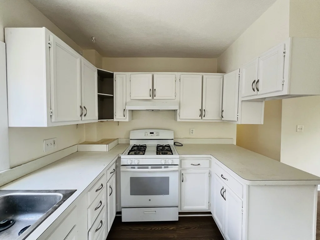 2 bed, 1 bath apartment for rent at 18 Appleton St Unit 2A, Powder House Square — photo 3 of 11