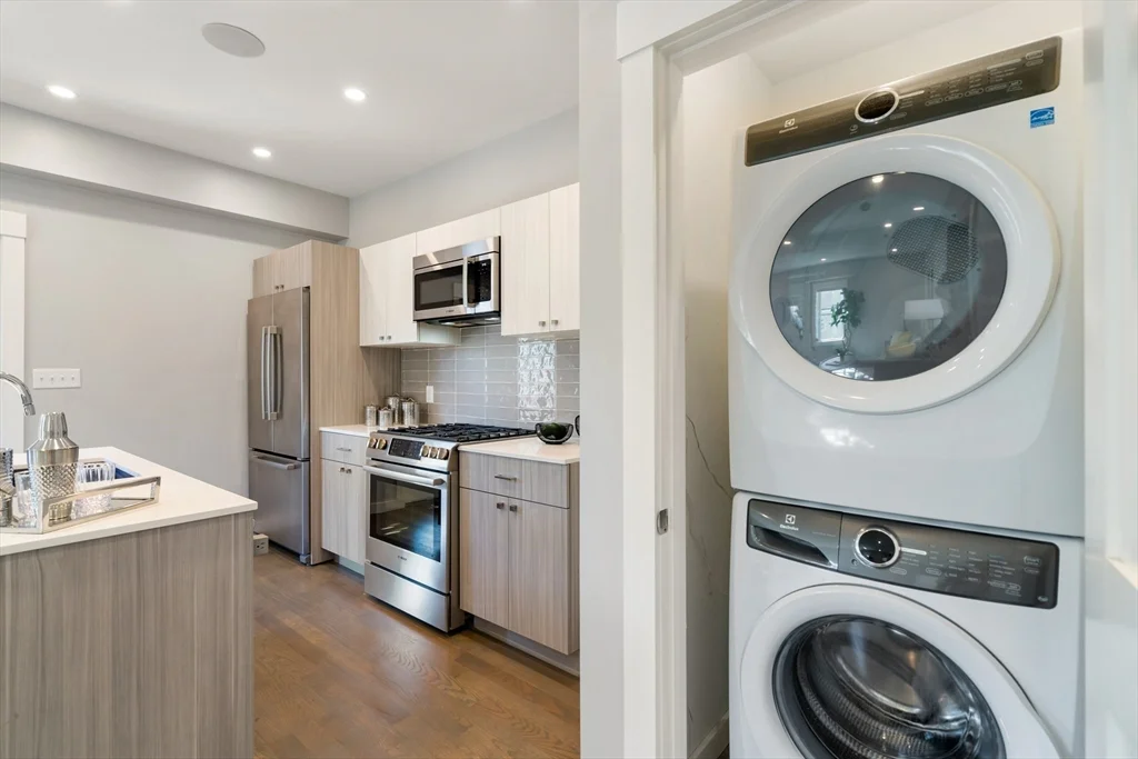 2 bed, 2 bath apartment for rent at 18 Armandine St Unit 2, Boston — photo 3 of 13