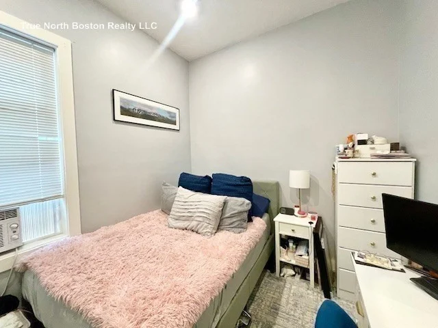 5 bed, 3 bath apartment for rent at 18 Atlantic St Unit 1, South Boston — photo 6 of 14