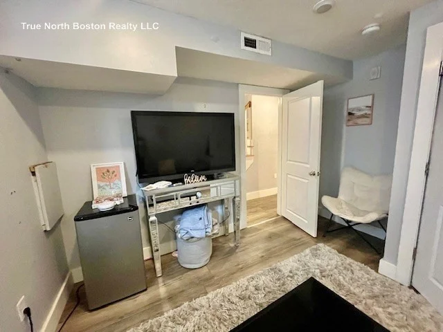 5 bed, 3 bath apartment for rent at 18 Atlantic St Unit 1, South Boston — photo 11 of 14