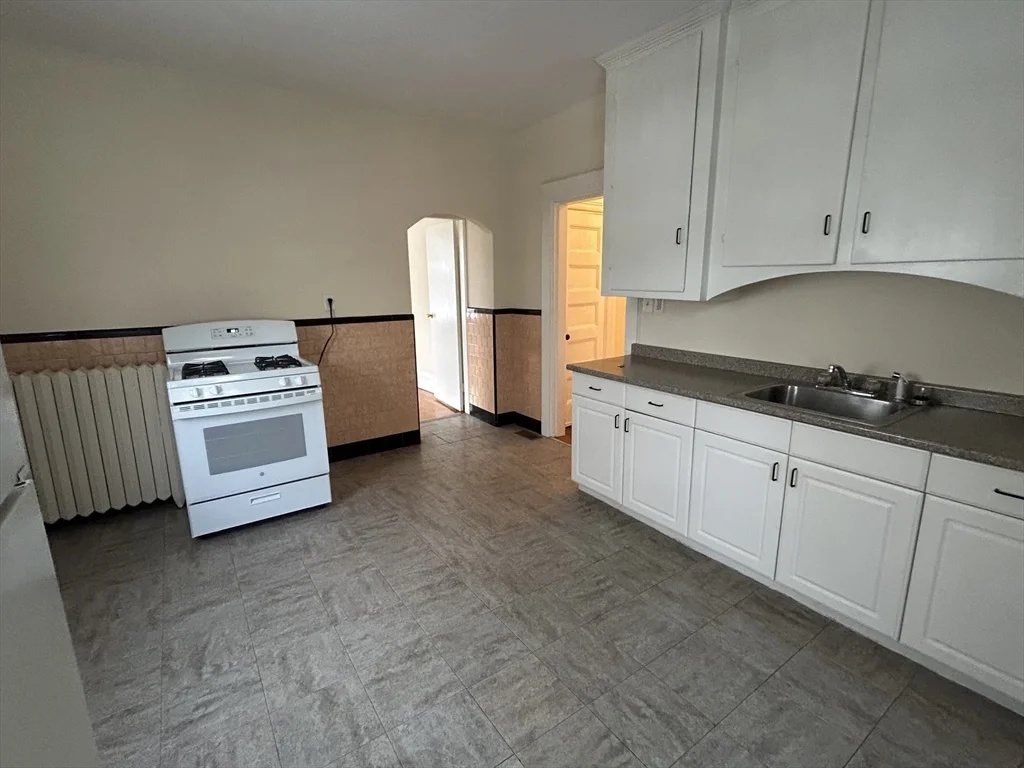 2 bed, 1 bath apartment for rent at 18 Auburn St Unit 1-1, Malden — photo 1 of 5