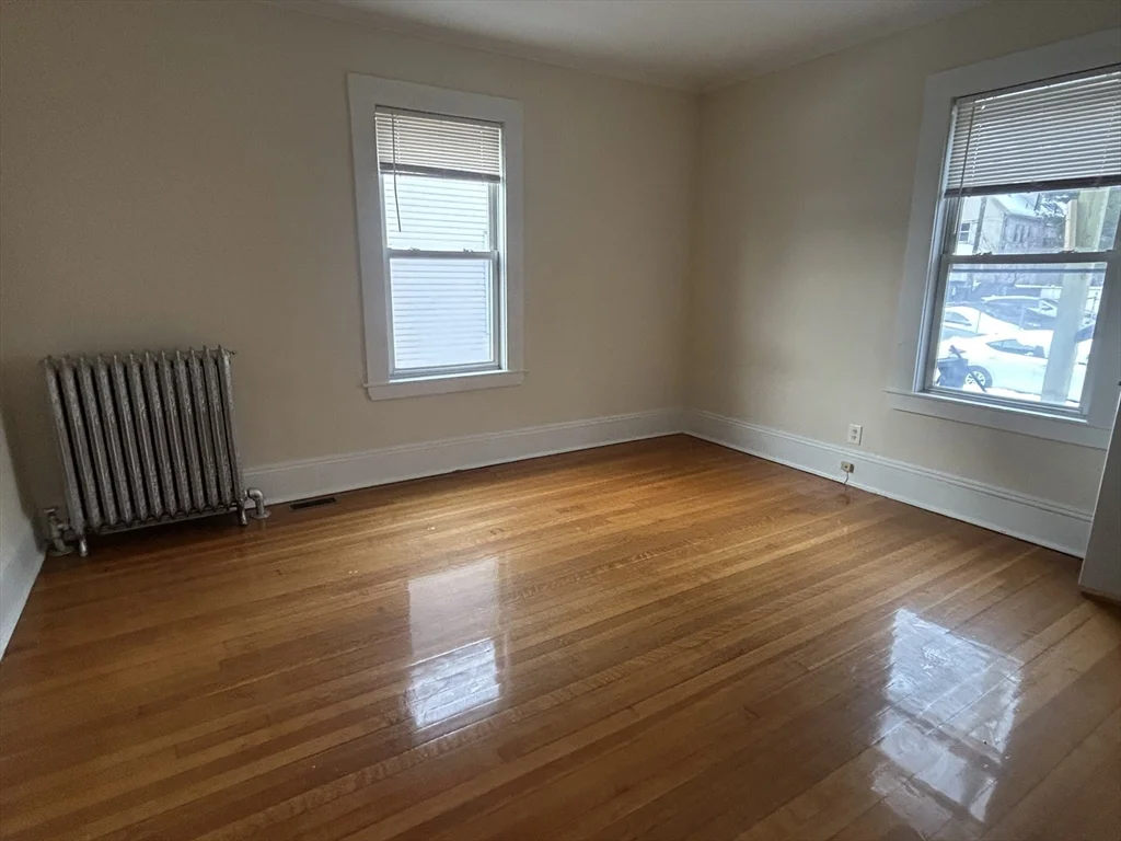2 bed, 1 bath apartment for rent at 18 Auburn St Unit 1-1, Malden — photo 3 of 5