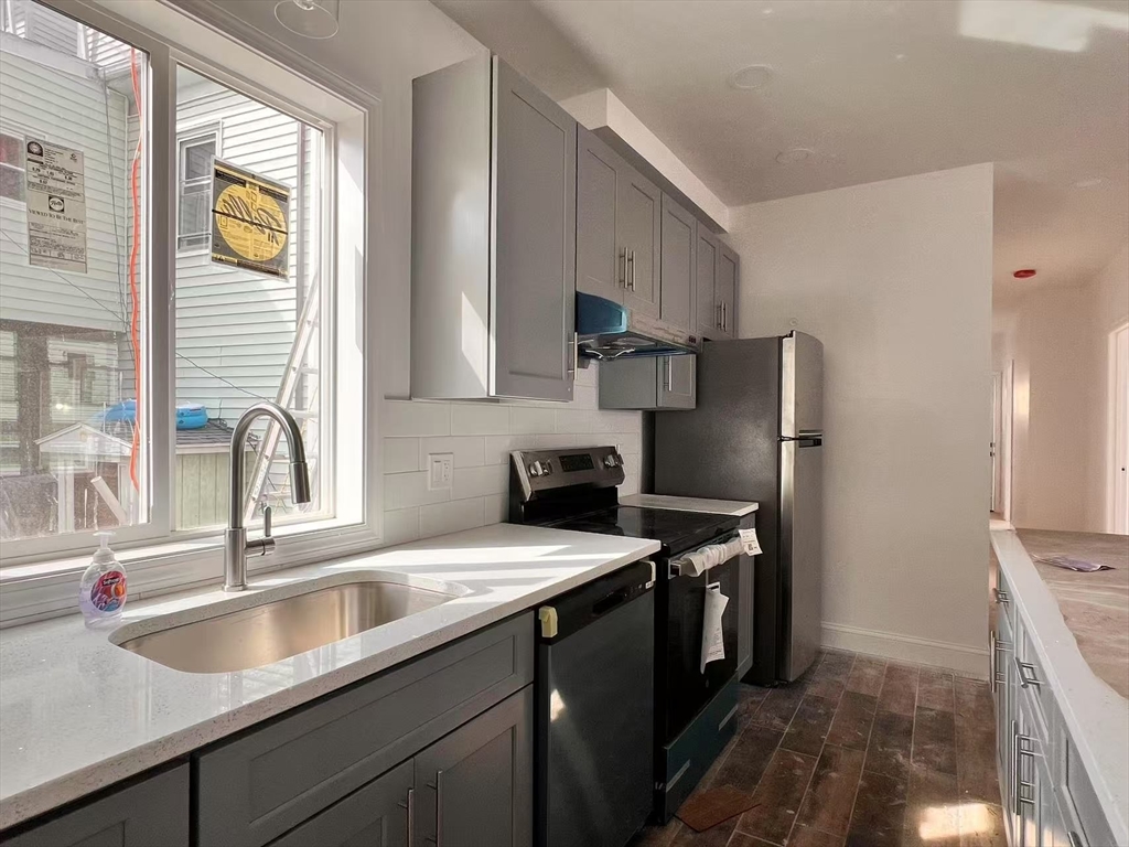 Studio bed, 1 bath apartment for rent at 18 Autumn St Unit 1, East Somerville — photo 7 of 10
