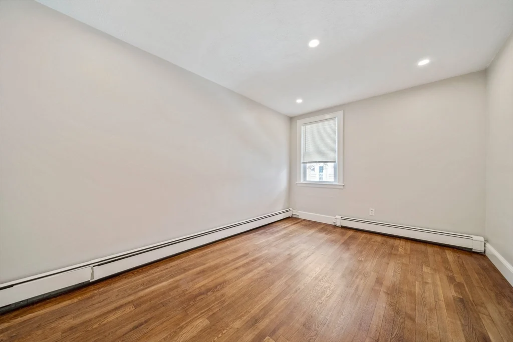 1 bed, 1 bath apartment for rent at 18 Bacon St Unit 6, Waltham — photo 3 of 10
