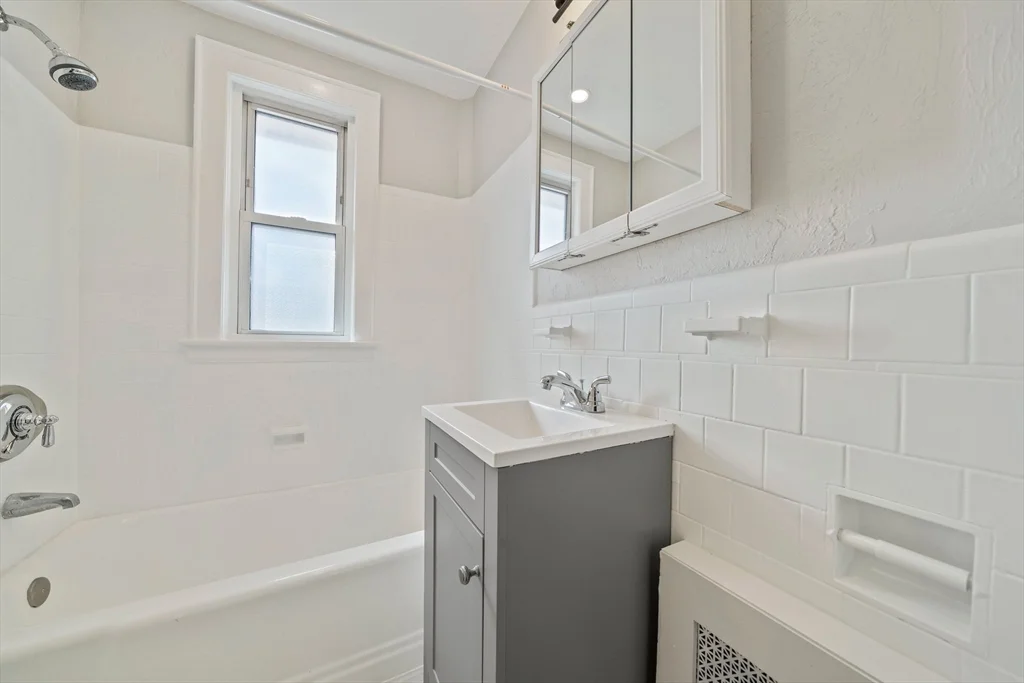 1 bed, 1 bath apartment for rent at 18 Bacon St Unit 6, Waltham — photo 7 of 10