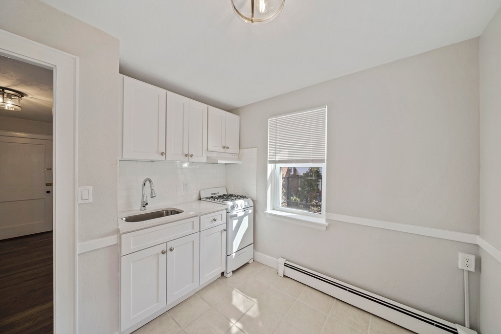 1 bed, 1 bath apartment for rent at 18 Bacon Unit 1, Waltham