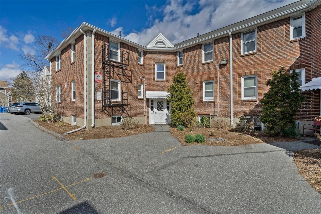 1 bed, 1 bath apartment for rent at 18 Bacon Unit 1, Waltham — photo 9 of 10