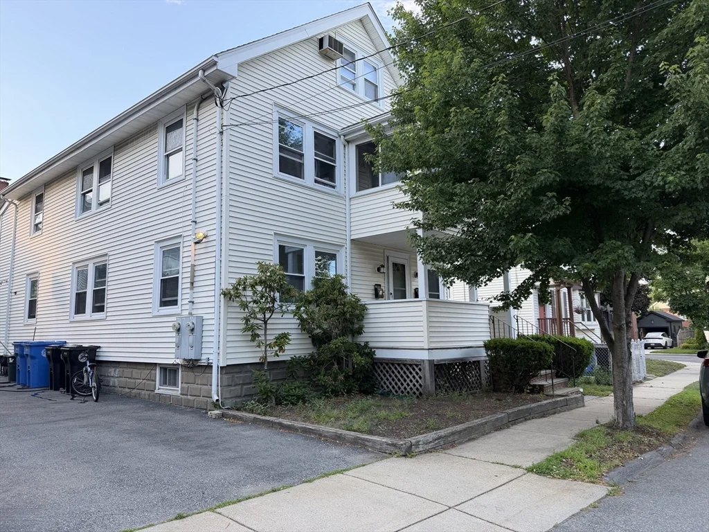 1 bed, 1 bath apartment for rent at 18 Banks St Unit 1, Belmont — photo 11 of 12