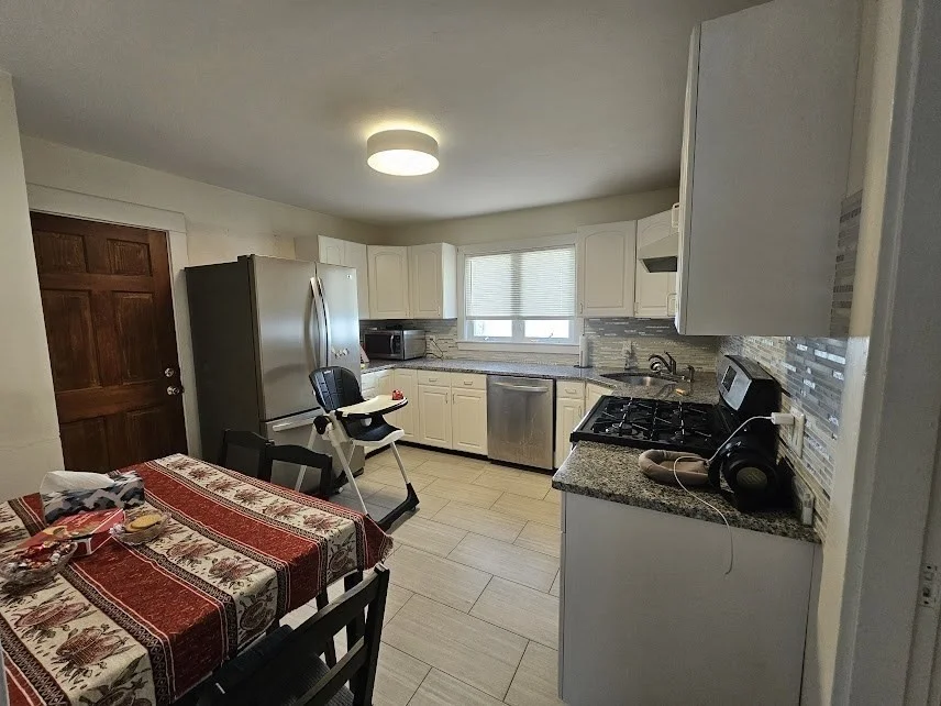 1 bed, 1 bath apartment for rent at 18 Banks St Unit 1, Belmont — photo 3 of 12