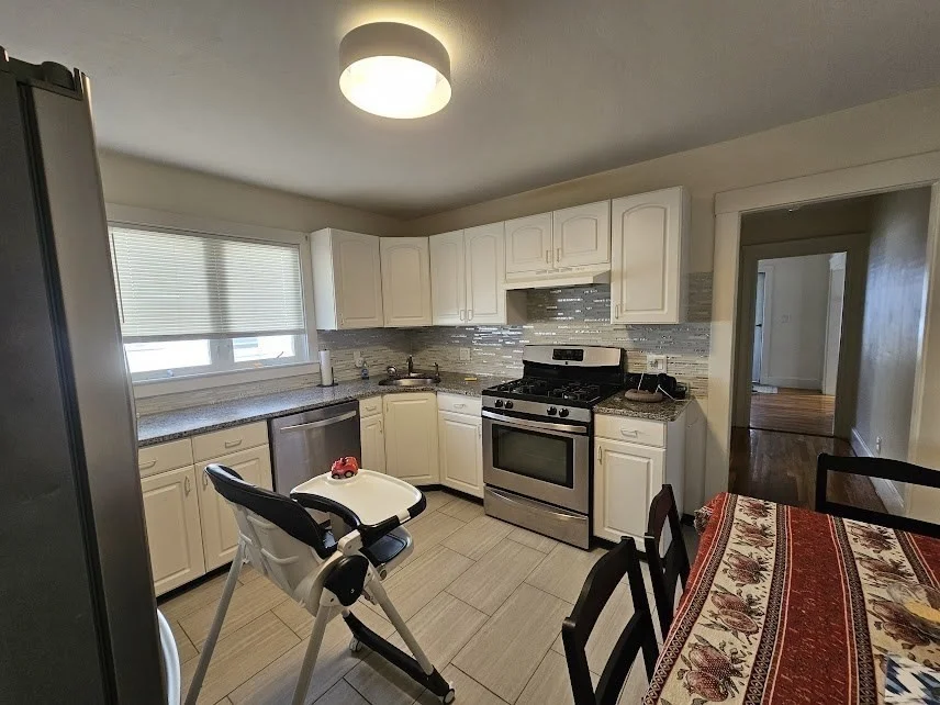 1 bed, 1 bath apartment for rent at 18 Banks St Unit 1, Belmont — photo 2 of 12