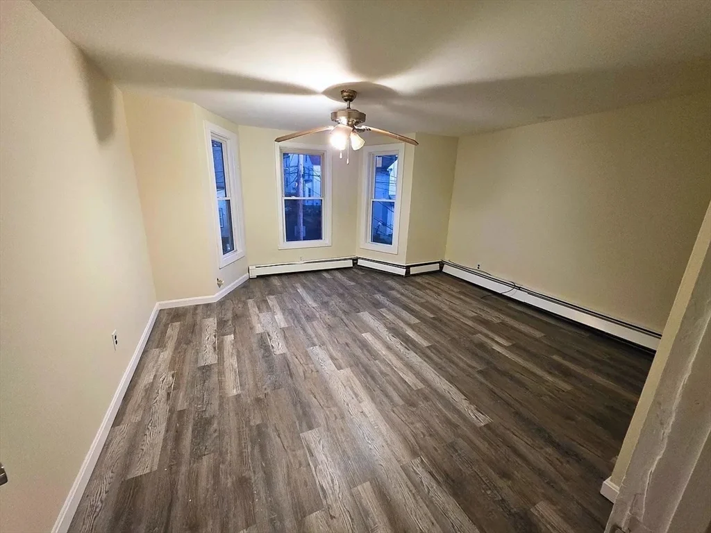 3 bed, 1 bath apartment for rent at 18 Barclay St Unit 2, Lowell — photo 4 of 10