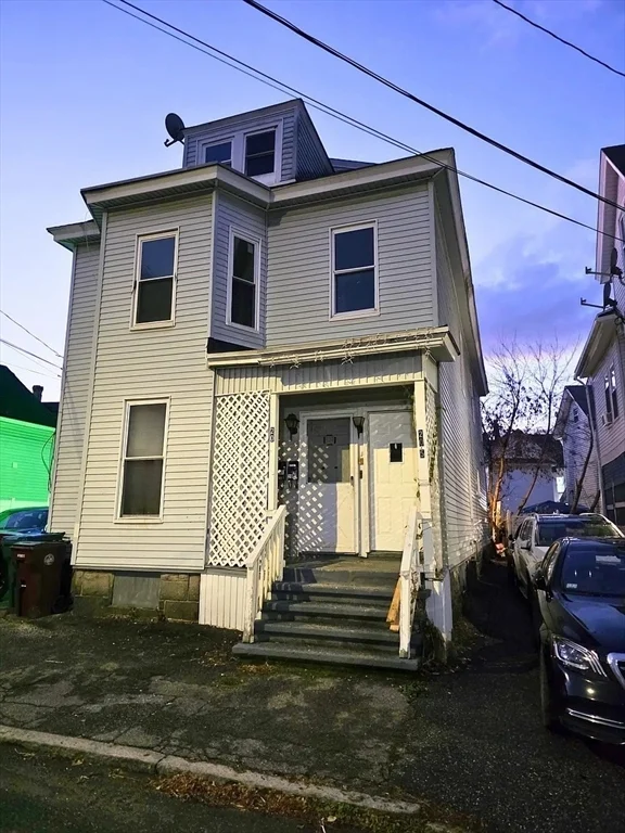 3 bed, 1 bath apartment for rent at 18 Barclay St Unit 2, Lowell — photo 1 of 10