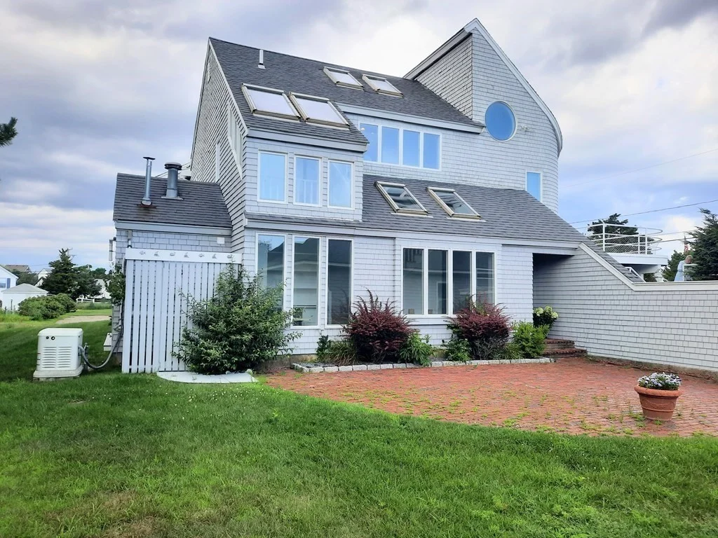 4 bed, 3 bath apartment for rent at 18 Bay Ave Unit 18, Duxbury — photo 2 of 15