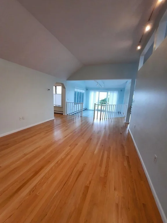 4 bed, 3 bath apartment for rent at 18 Bay Ave Unit 18, Duxbury — photo 10 of 15