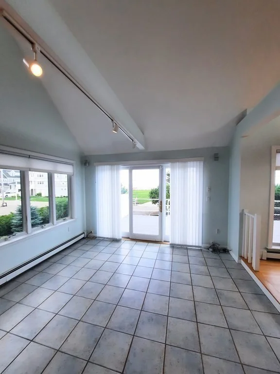 4 bed, 3 bath apartment for rent at 18 Bay Ave Unit 18, Duxbury — photo 9 of 15