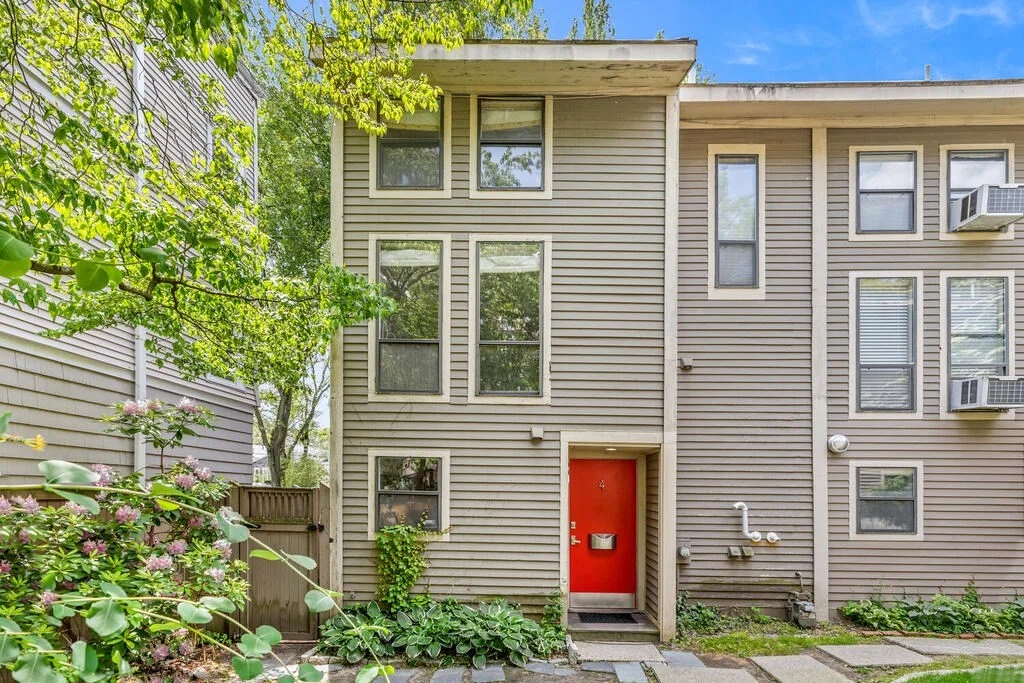 3 bed, 2 bath apartment for rent at 18 Bay St Unit 4, Riverside — photo 1 of 28