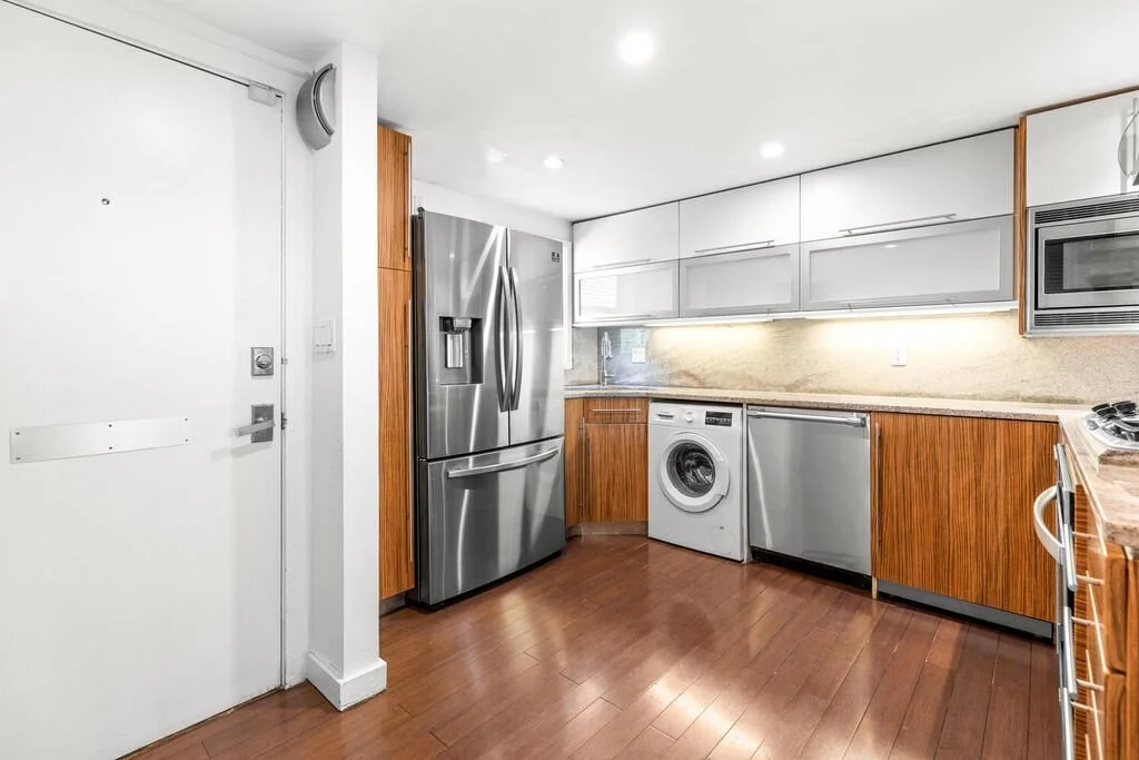 3 bed, 2 bath apartment for rent at 18 Bay St Unit 4, Riverside — photo 5 of 28