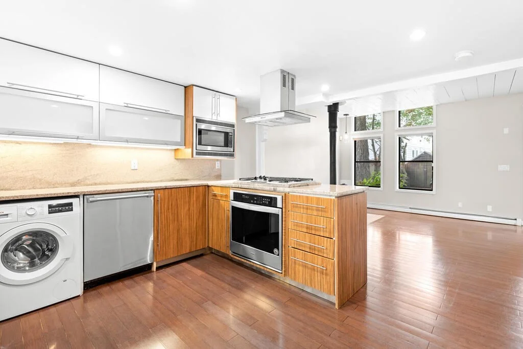 3 bed, 2 bath apartment for rent at 18 Bay St Unit 4, Riverside — photo 6 of 28