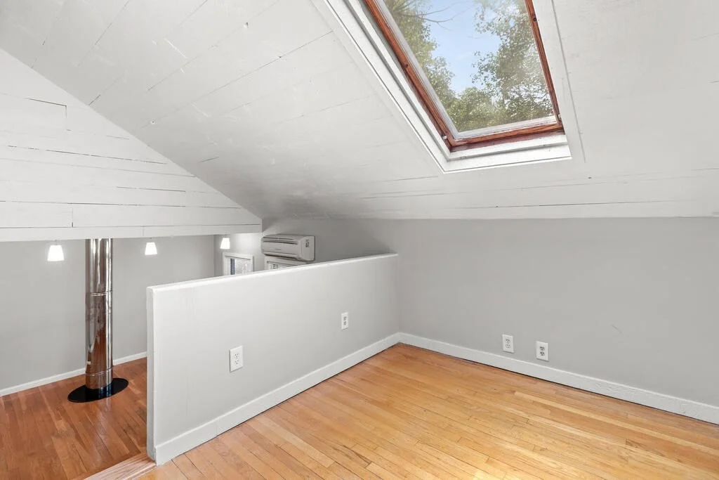 3 bed, 2 bath apartment for rent at 18 Bay St Unit 4, Riverside — photo 15 of 28