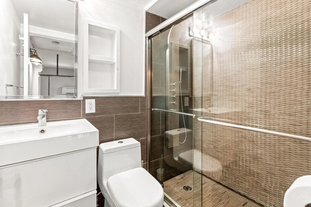 3 bed, 2 bath apartment for rent at 18 Bay St Unit 4, Riverside — photo 11 of 28